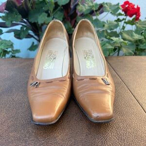 Salvatore Ferragamo Women’s Leather Heels Size 9B•Made in Italy•Tan Classic Pump